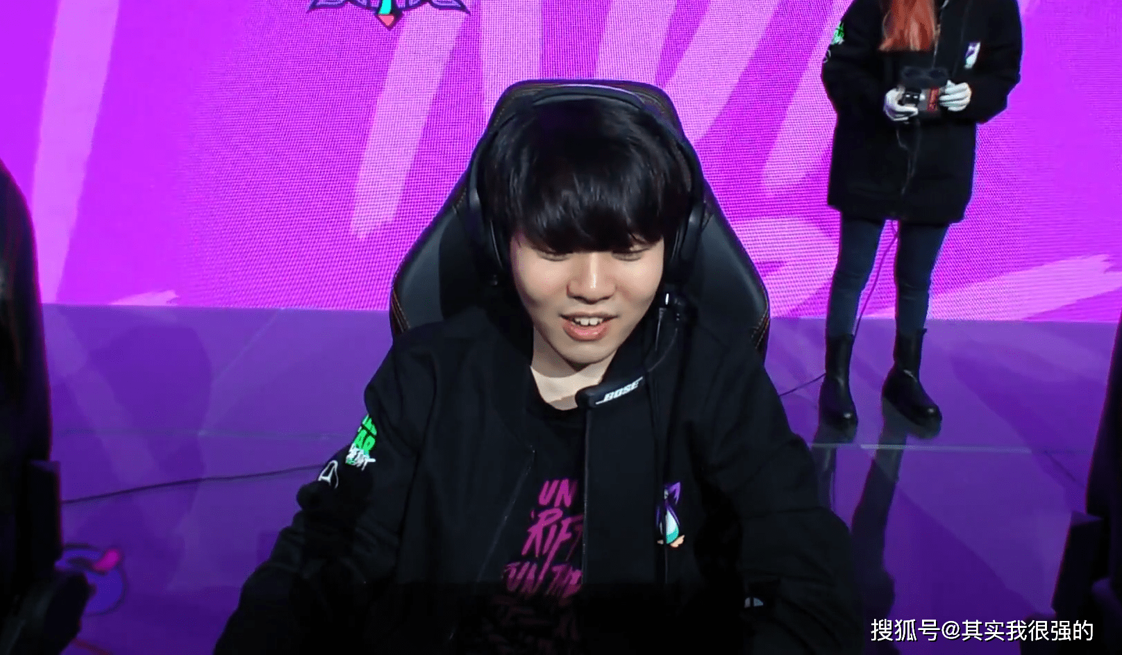 Rookie重返赛场，领先优势明显首场状态出色，C9观众沸腾！全场沸腾不已的简单介绍